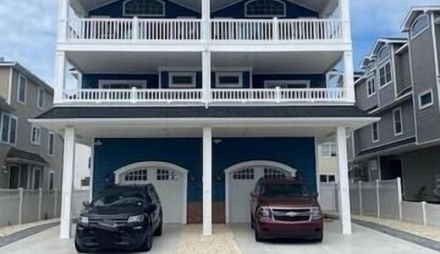 Well-appointed Townhouse that is a 5 Bedrooms with Bonus Room, Elevator and 4.5 Bathrooms in the Southend of Sea Isle