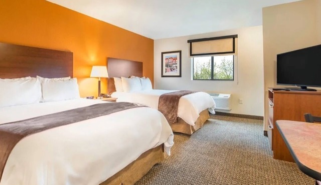 Well-Lit, Peaceful Room w/Kitchen Near Historic Black Hawk State Site & Trails