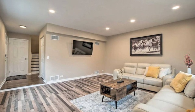 WFH Friendly, 30+ Days Stays, Near Train Station
