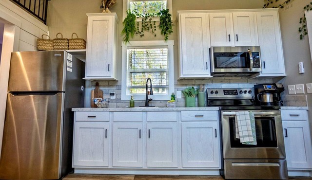 Whimsical Mountain Tiny House with Hot Tub near South Cumberland State Park Tennessee