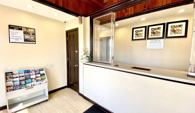 Whistling Pines - Daily & Extended Stay, Elizabeth City