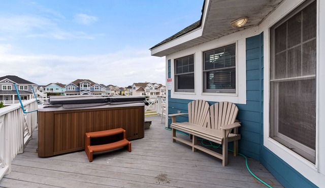 White Dolphin: Hot Tub | Pool Access | Dogs OK