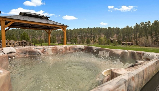 Whitetail · Leighton`s Lodge-Hot Tub-Borders National Forest