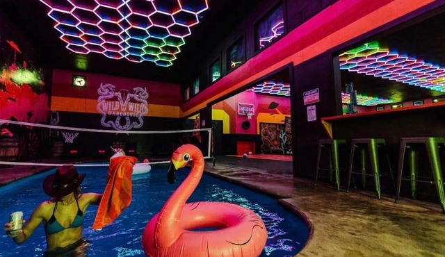 Wild Warehouse in the Cornfields w/a Party Pool!