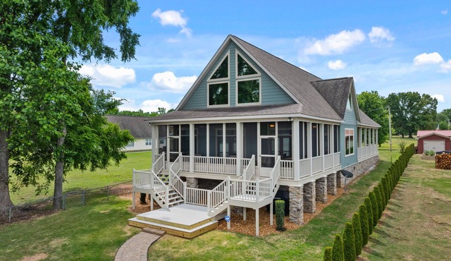 Wilson Lake Waterfront w Dock, Fire Pit, Sleeps 10