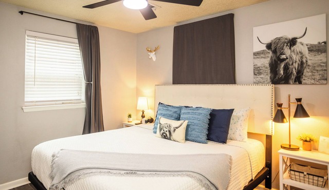 Work Space/King/Patio/Near Airport/Close to I-35