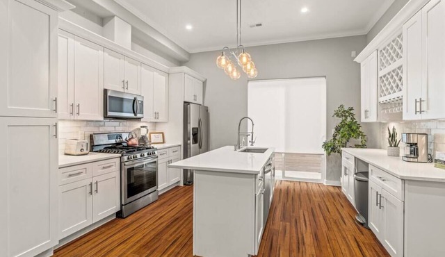 XL Home, Movie Theater, Roof Deck, Parking Spot