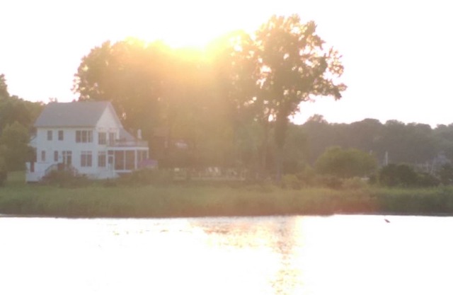 Annapolis waterfront with a pool, on a tiny riverfront beach & lake