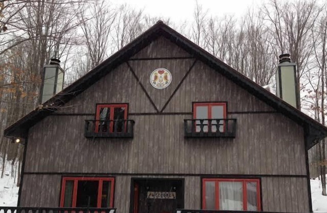Chalet Ski Brule Mountain Side 