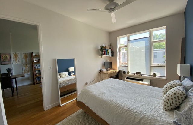 Cozy Park Slope Condo w/ large patio, blocks away from Prospect Park