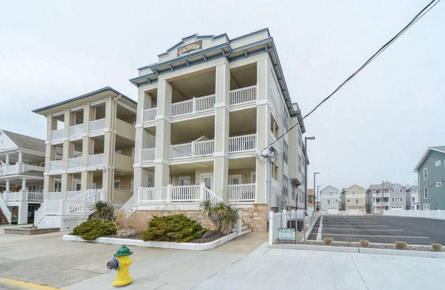Great pet friendly rental with ocean views! Many open weeks but it won't last long- hurry before your week is booked! Available for rentals all year around.