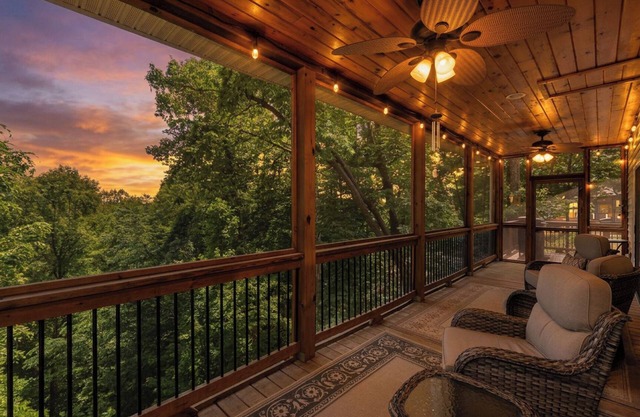 Horseshoe Porch 