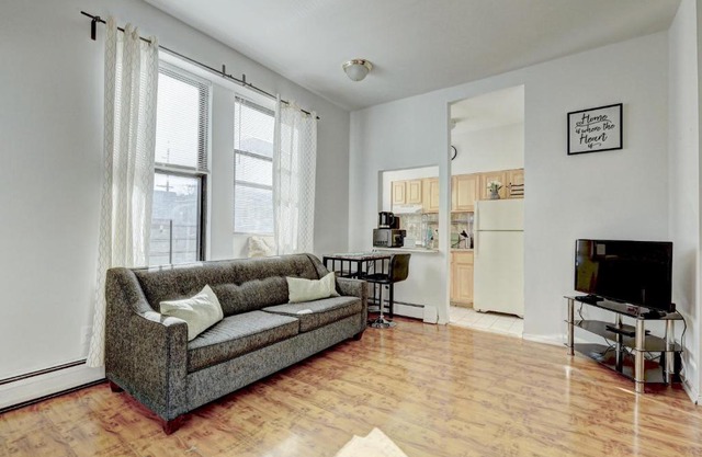 Modern Apartment minutes to NYC