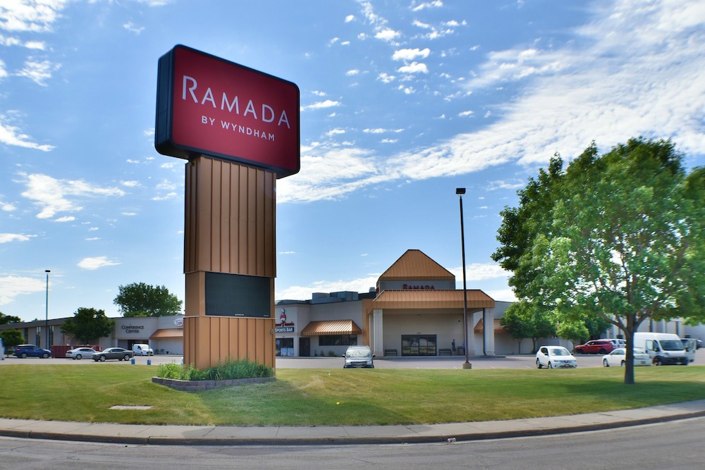 Sioux Falls Hotel | Ramada by Wyndham Sioux Falls Airport-Waterpark & Event Ctr