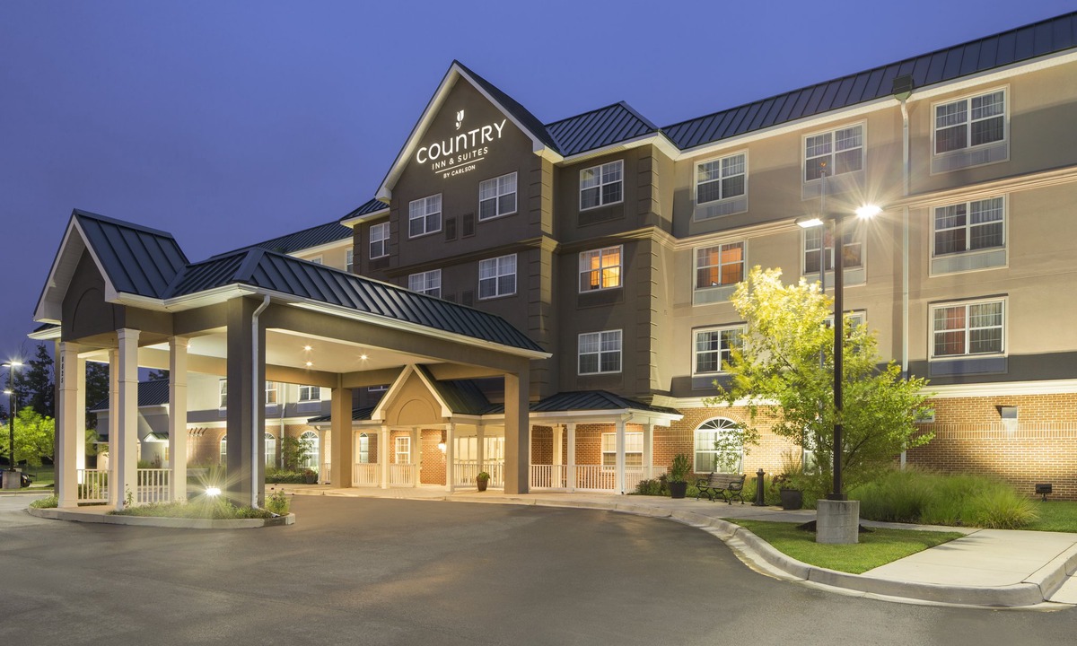 Rossville Hotel | Country Inn & Suites by Radisson, Baltimore North, MD