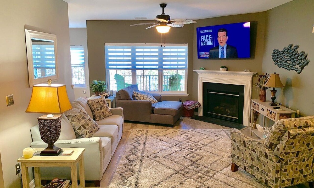 Essex Condo | Cozy, clean, peaceful and modern condo in safe area. Come lay back & Relax!
