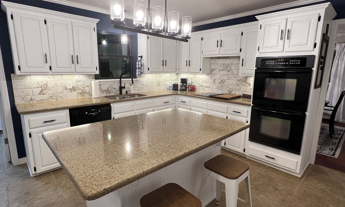 Jenks House | 3-bedroom w/HUGE backyard, <1 mile from Spain Ranch and 5 minutes from Jenks!
