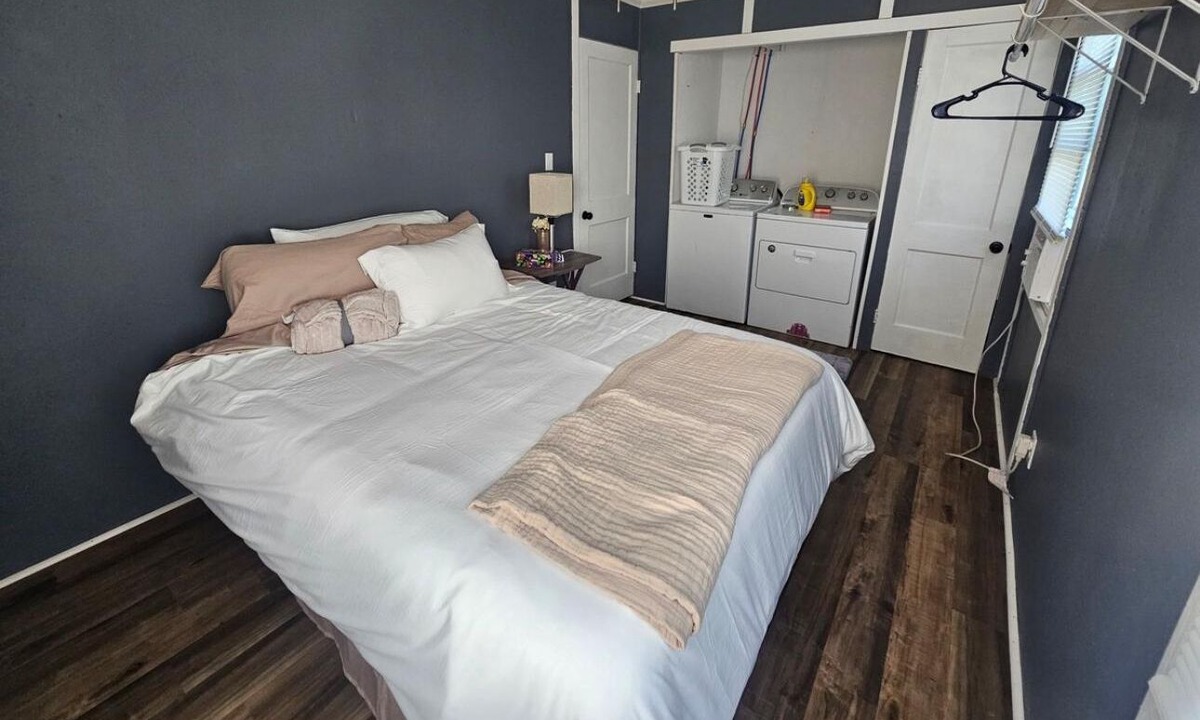 Marceline House | Charming 2-bedroom house with AC, WiFi in marvelous Marceline