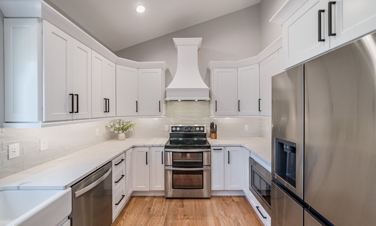 Vista Acres House | Alta Lane: 4 min to LU!, Hot Tub + Mountain Views