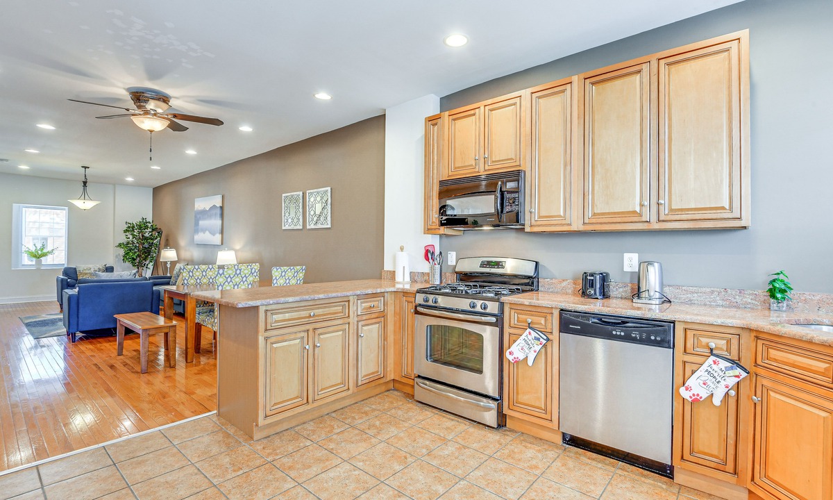 Greektown House | Bright Townhome: Walk to Johns Hopkins Bayview!