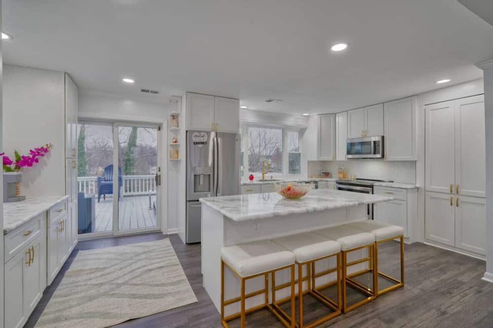 Glen Burnie House | 315) Waterfront with Hot Tub!