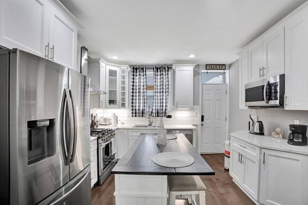 Downtown Baltimore House | Fully furnished Luxury Townhome with Rooftop in the Heart of Baltimore City.