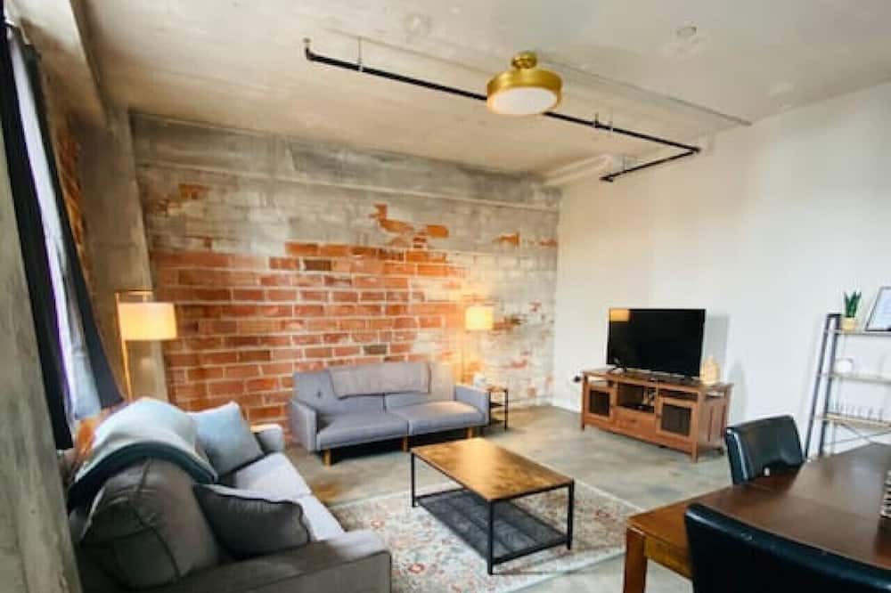 Downtown Apartment | Modern industrial 2 BR, 2 bath Downtown (#7)