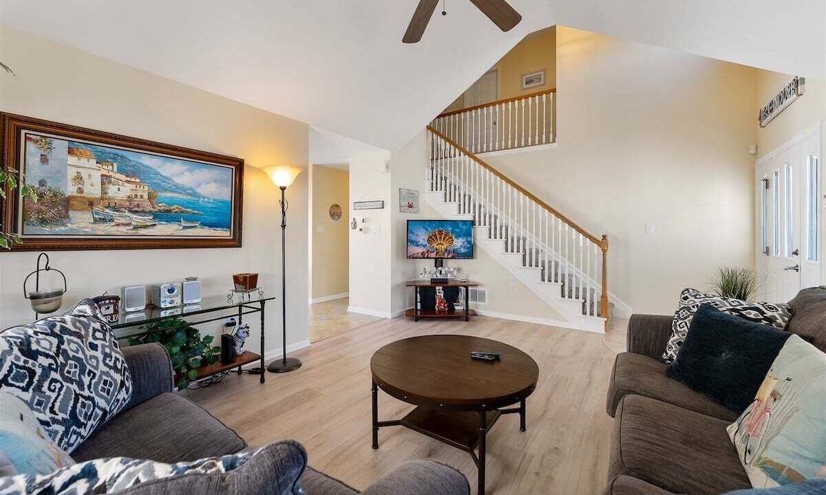 Diamond Beach House | Gorgeous 4 Bedroom Townhome in Diamond Beach