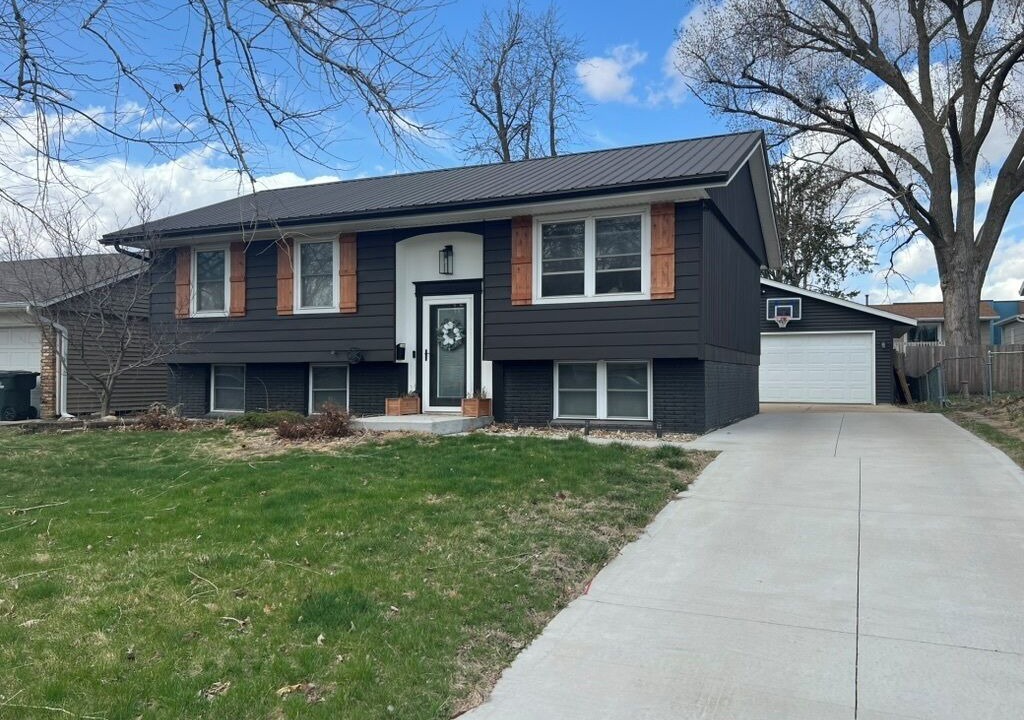 Cedar Rapids House | Executive, nursing & corporate travelers - 3br/2ba entire home close to highway!