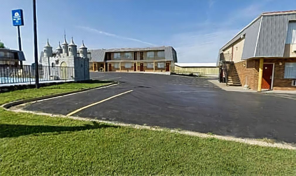 Photo of Buildings in Pinnacles Entrance Badlands