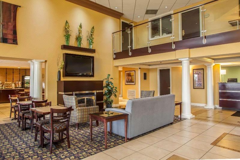 Photo of Livingroom in St. Charles