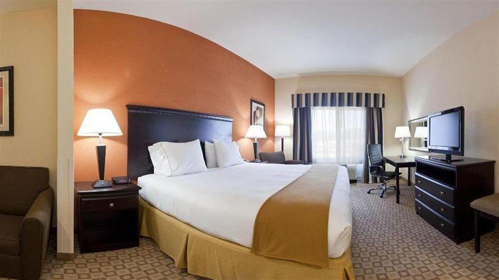 Photo of Bedroom in Talladega