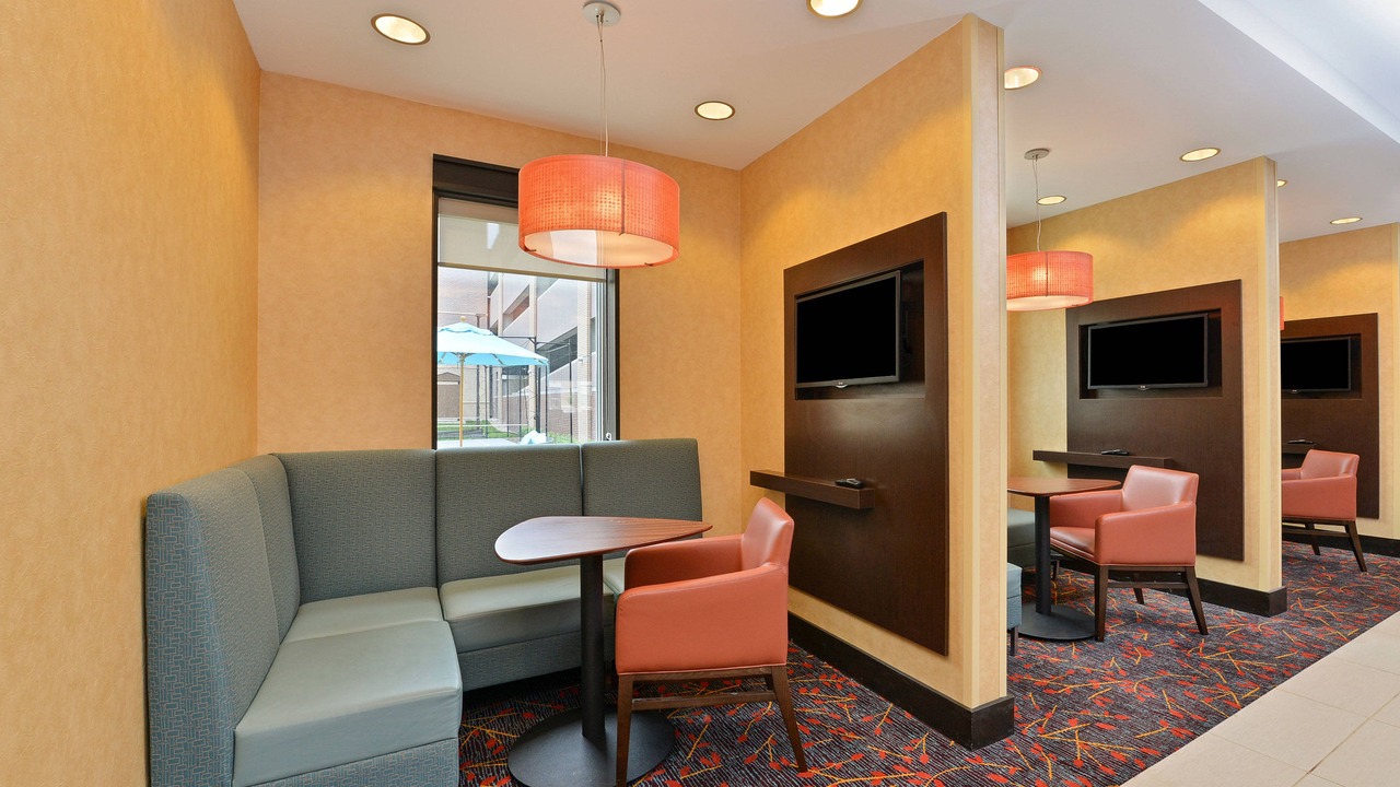 Photo of Livingroom in Court Avenue Entertainment District