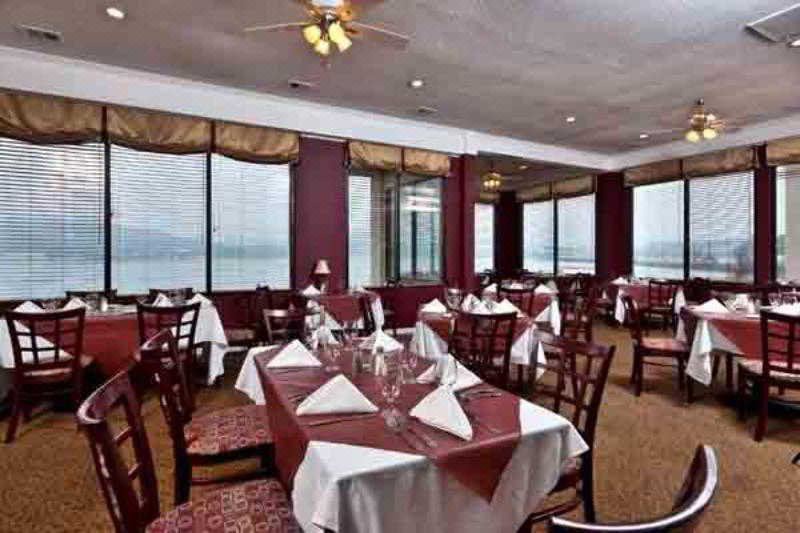 Photo of Livingroom in Guntersville