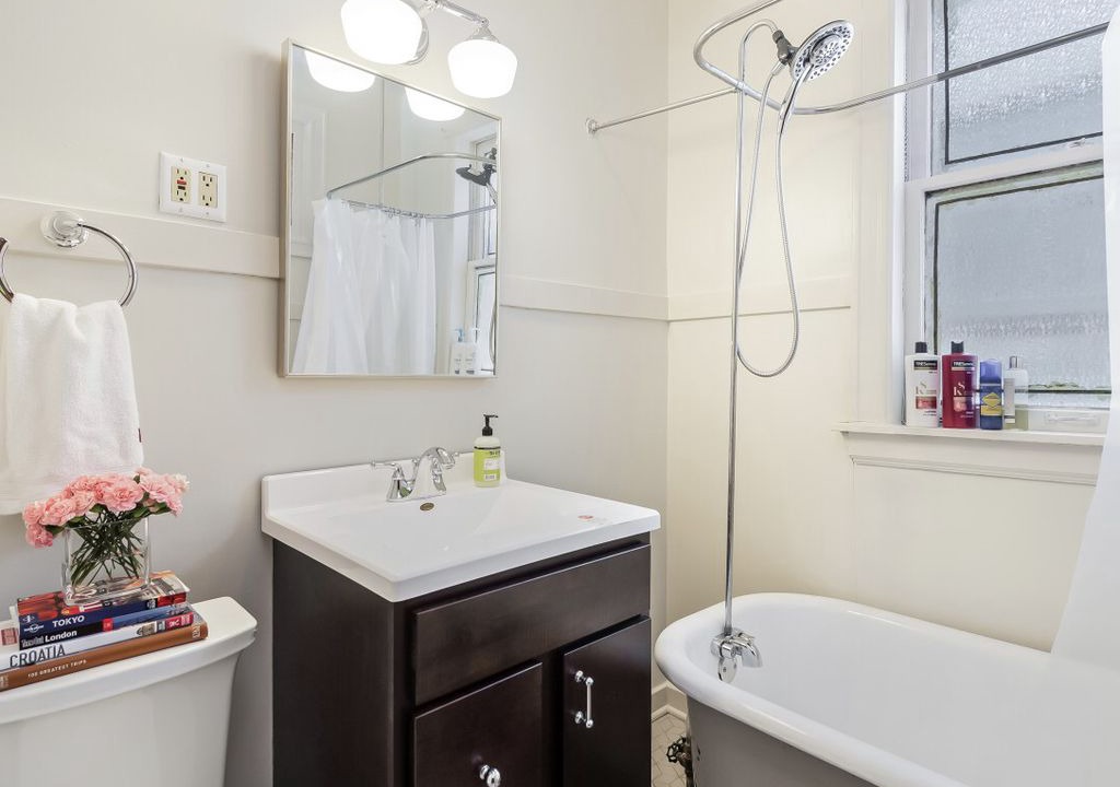 Photo of Bathroom in Ravenswood