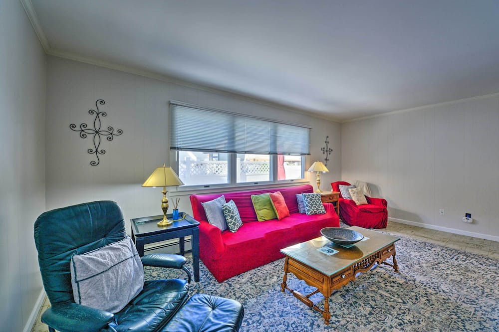 Photo of Livingroom in Margate City