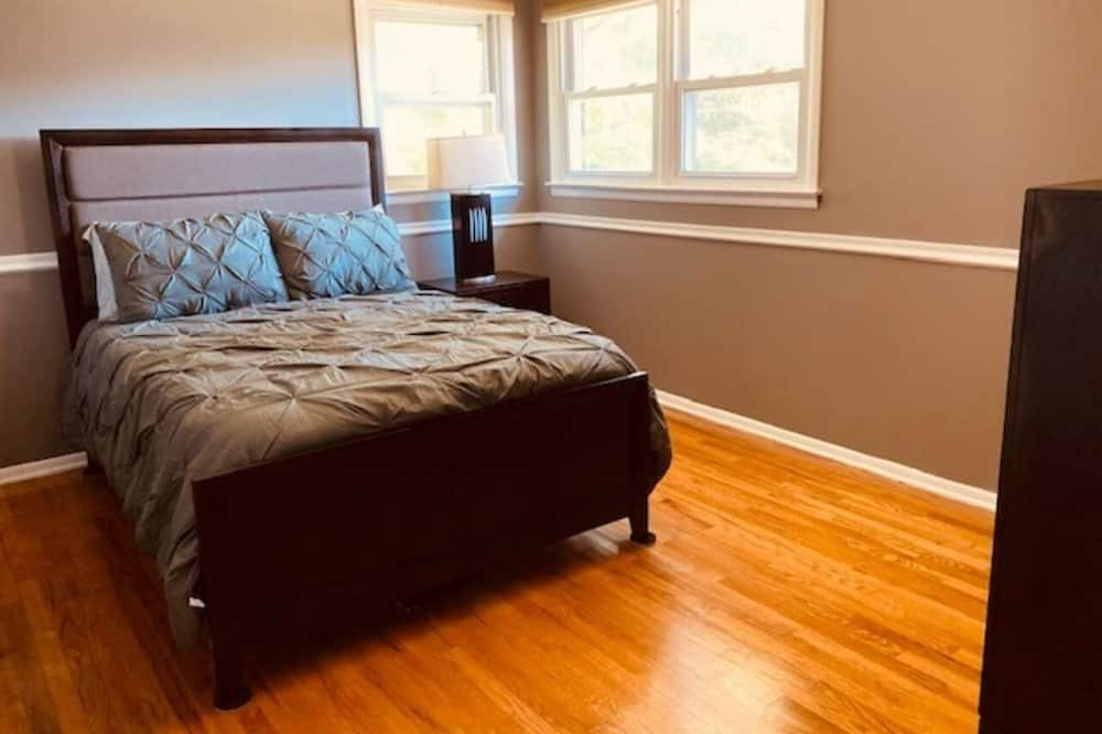 Photo of Bedroom in Neptune City