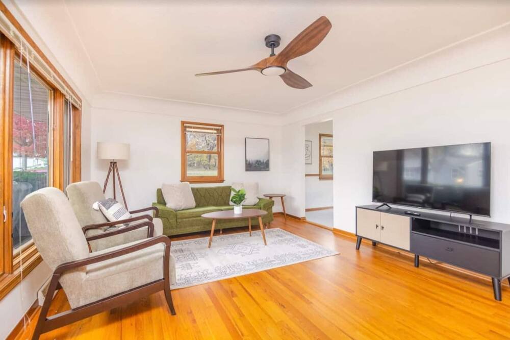 Photo of Livingroom in Urbandale