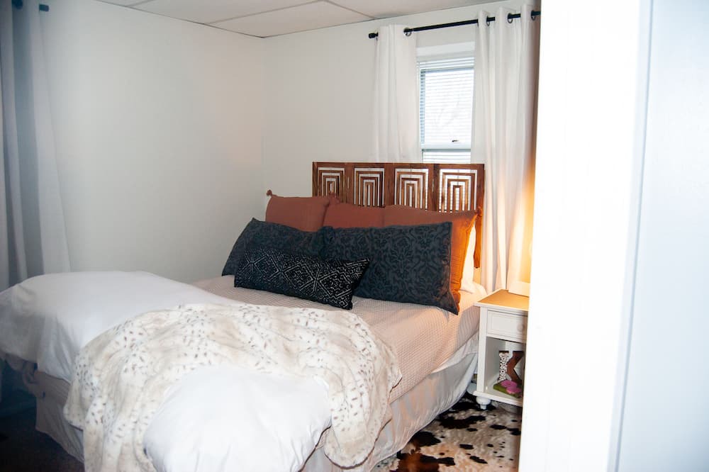 Photo of Bedroom in Akron