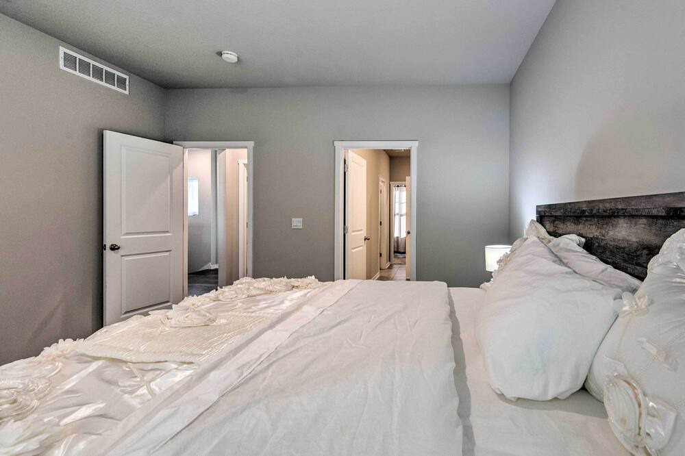 Photo of Bedroom in Grimes