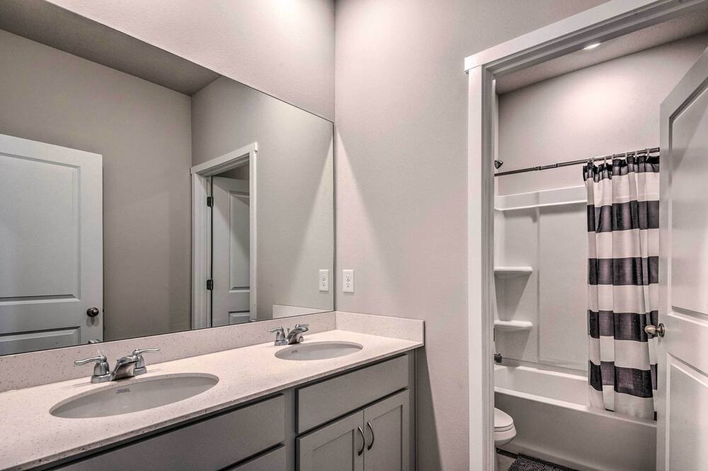 Photo of Bathroom in Grimes