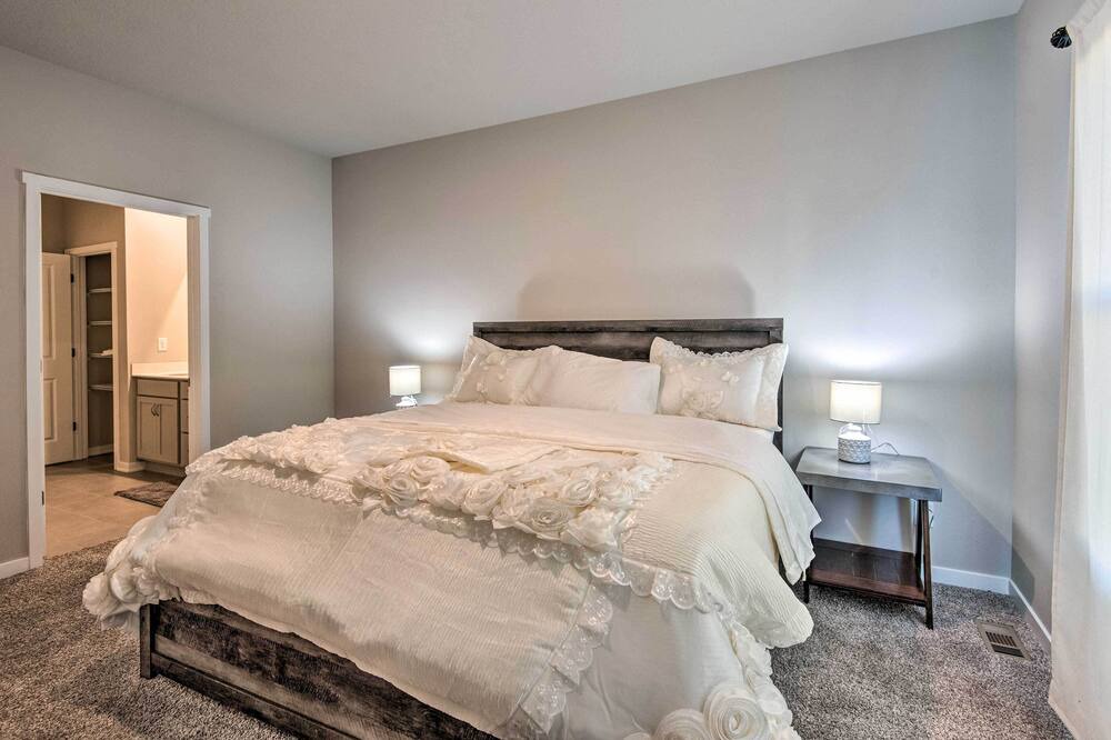 Photo of Bedroom in Grimes