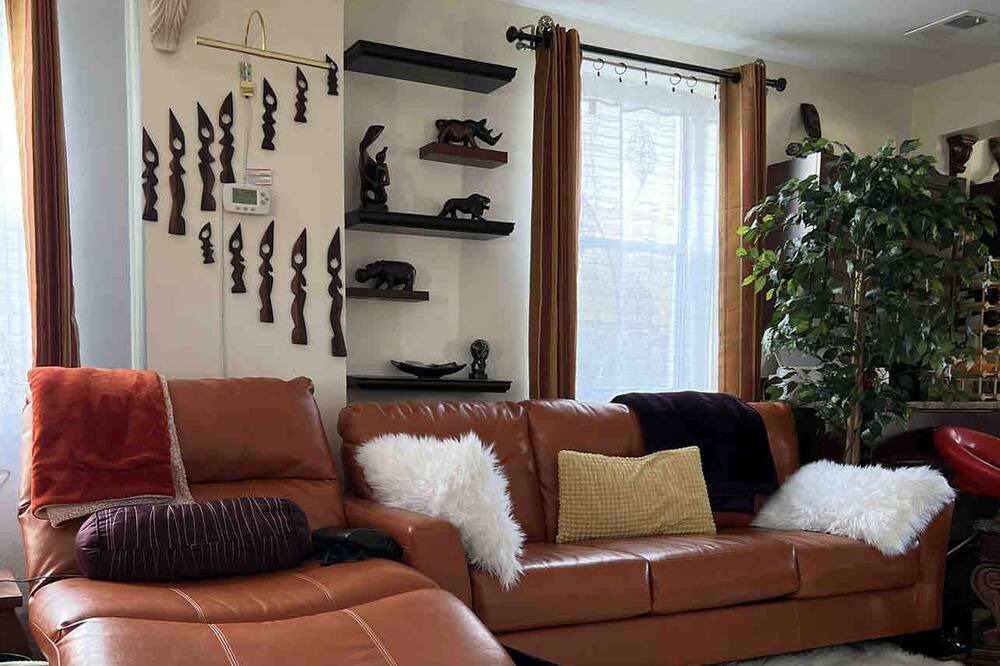 Photo of Livingroom in West Falls Church