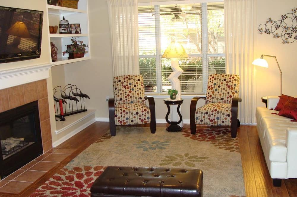 Photo of Livingroom in Sun City