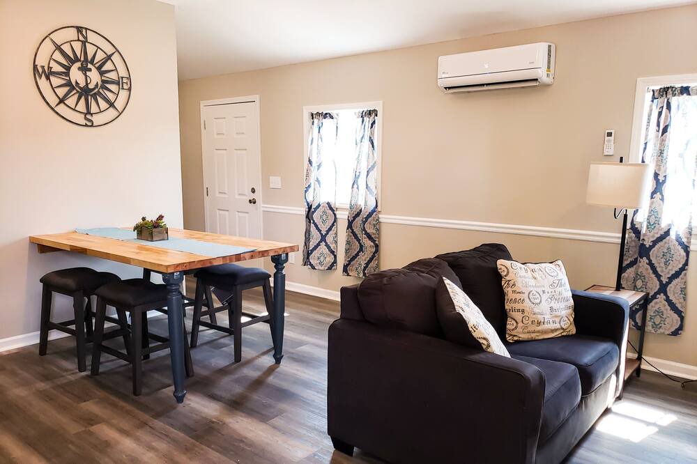Photo of Livingroom in Albertville