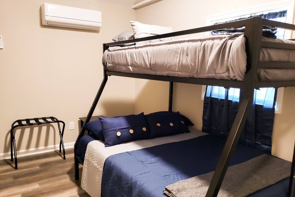Photo of Bedroom in Albertville