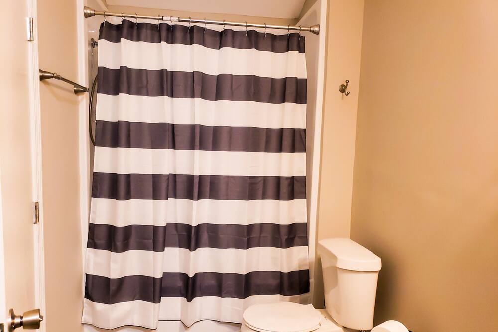 Photo of Bathroom in Albertville