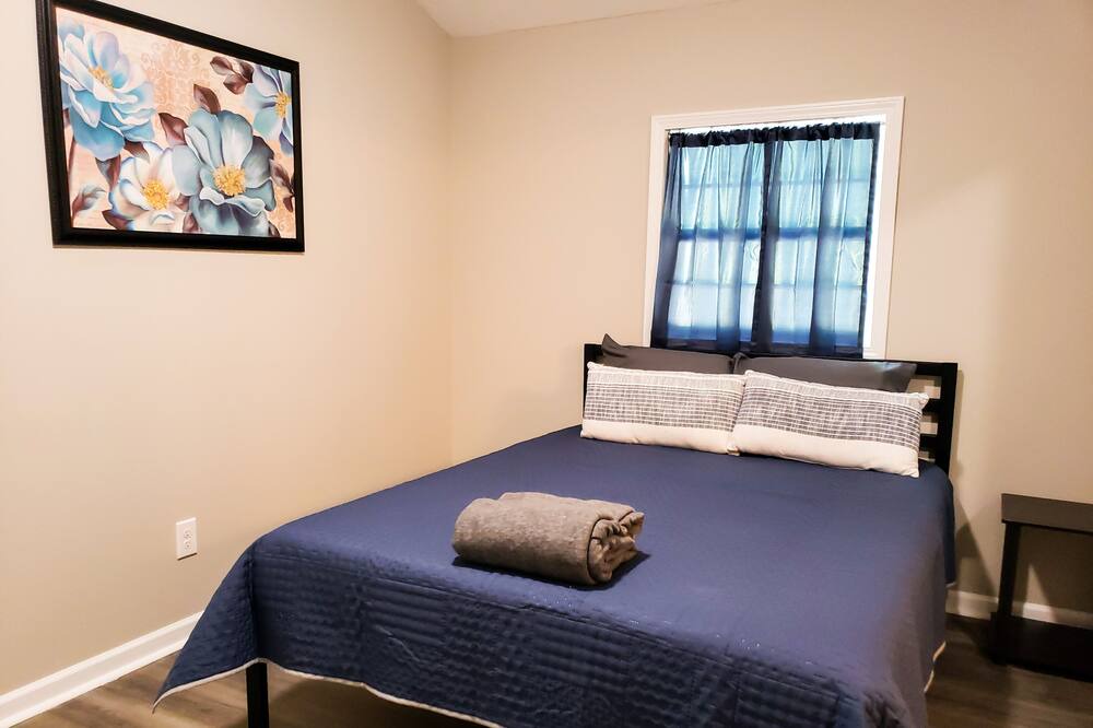 Photo of Bedroom in Albertville