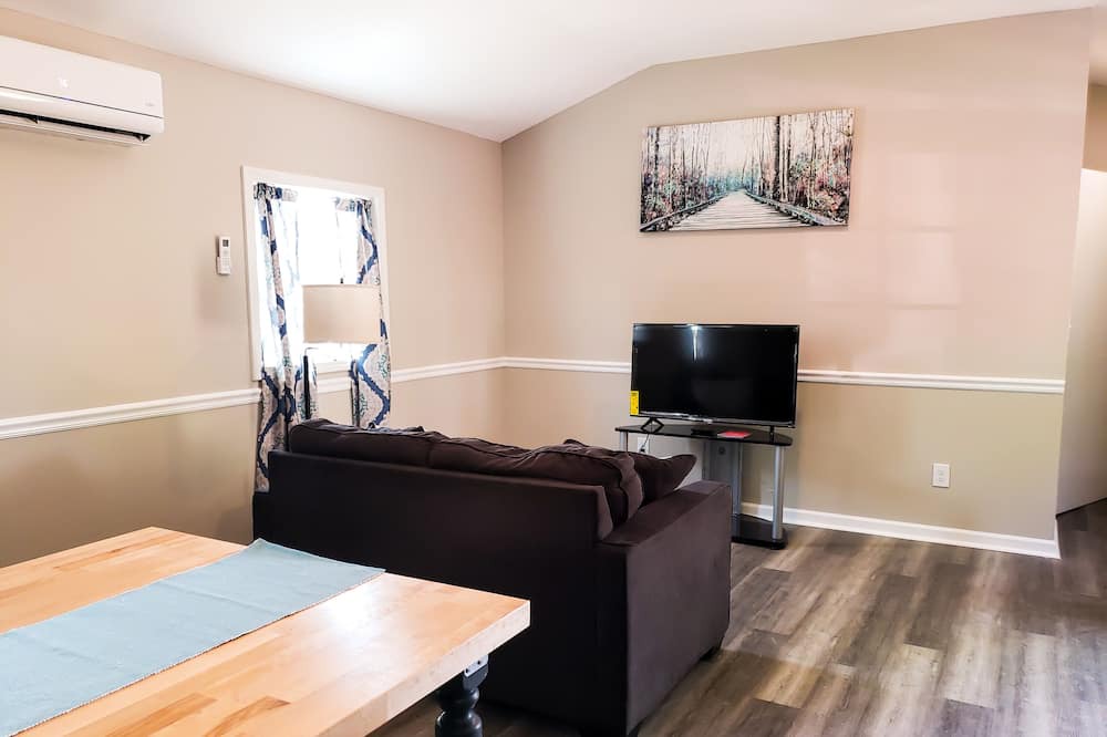 Photo of Livingroom in Albertville
