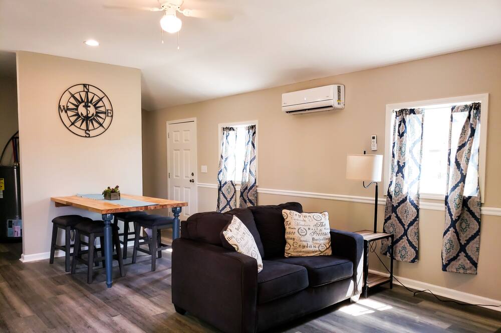 Photo of Livingroom in Albertville